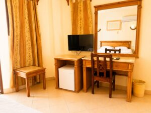 Single Room Sea View Desk and Amenities – Dyarna Hotel Dahab
