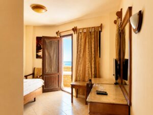 Single Room Sea View Balcony Door – Dyarna Hotel Dahab