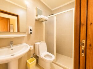 Single Room Bathroom – Dyarna Hotel Dahab